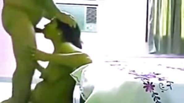 டேனிஷ் பேப் நாக்கு ஊர்சுற்றுவது மற்றும் அடிப்பது