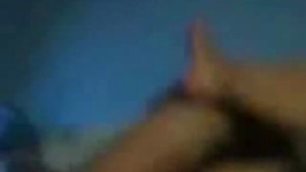 பிரிட்டானியை ஓனெயில் ஷேக்கர்ஸ் பிசைவது மற்றும் நக்குவது