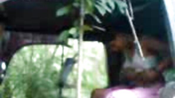 எட்டிப்பார்க்கும் டாம் கட்டுப்பாட்டை மீறினார்