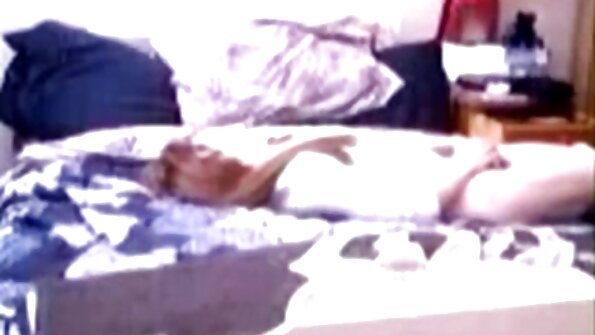 பெரிய டைட் பொன்னிறம் தன் காதலனை திருப்திப்படுத்துகிறது