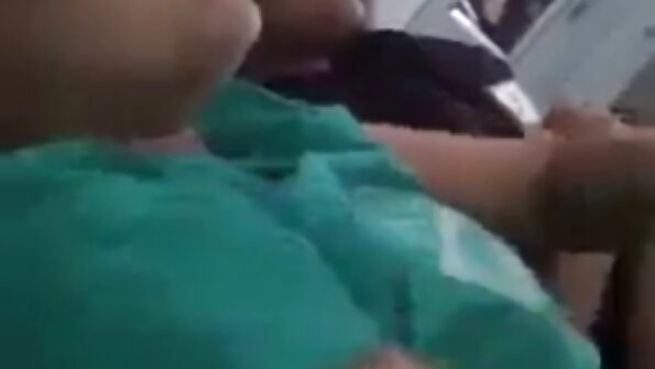 அனுபவம் வாய்ந்த கல்லூரி பெண் உடலுறவு கொள்ள விரும்புகிறாள்