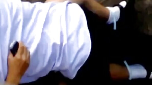 பஸ்டி பெண் தன் கணவனின் நண்பனை புணர்கிறாள்