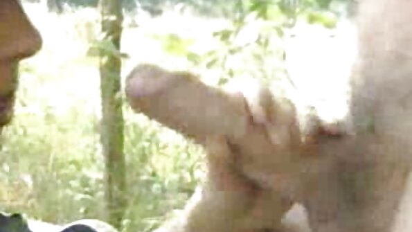 Busty ஆசிய பெண் தனது சிறந்த நண்பருடன் BF ஐ ஏமாற்றுகிறார்
