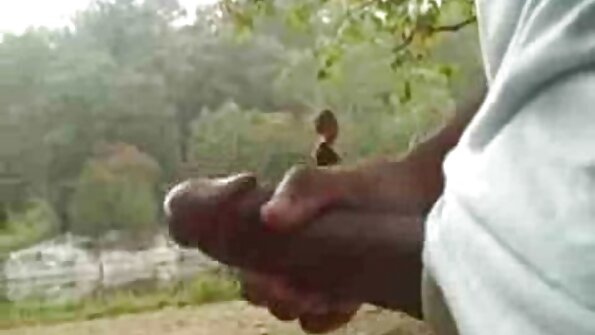 அலெக்சிஸ் டயமண்ட்ஸ் இரண்டு தோழர்களை திருப்திப்படுத்துகிறார்