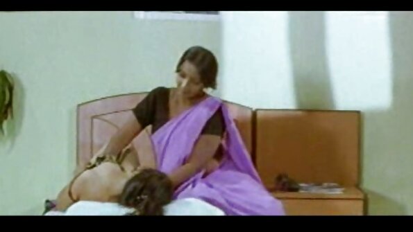 அழகாக தோற்றமளிக்கும் அழகி ஒரு கம்ஷாட்டைப் பெறுகிறார்