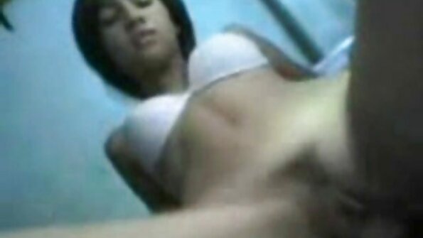 லிசா ஆன் பின்னால் இருந்து கடினமான உடலுறவை விரும்புகிறார்