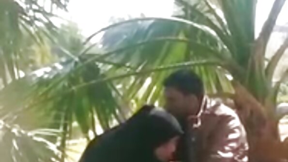 பொன்னிற ஸ்லட் ஒரு திருமணமான பையனைப் புணர்கிறார்
