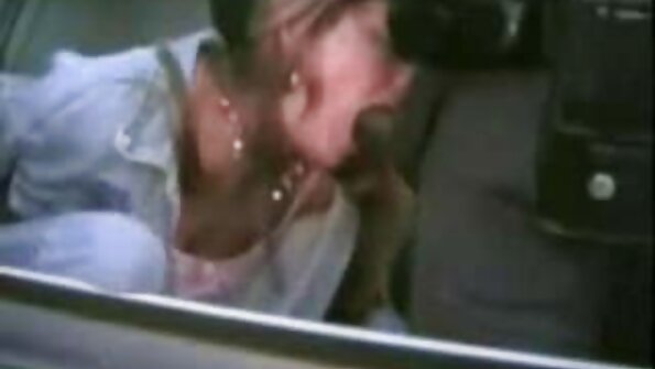 ஆசிய டீனேஜ் வினா ஸ்கை ஒரு பெரிய சேவலை உறிஞ்சி காதலர் தினத்திற்காக குத்தினார்