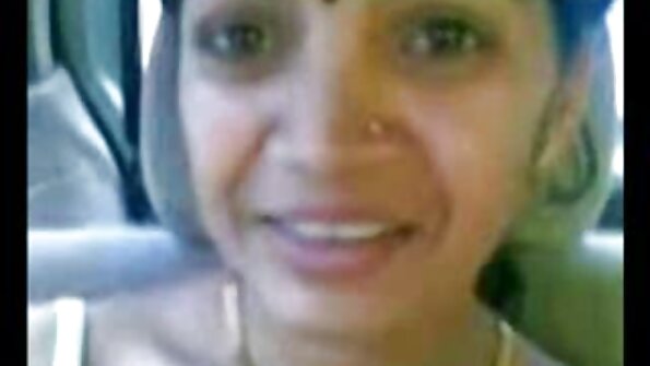 சூடான பெண் இரவு முழுவதும் ஆழமாக துடிக்கிறாள்