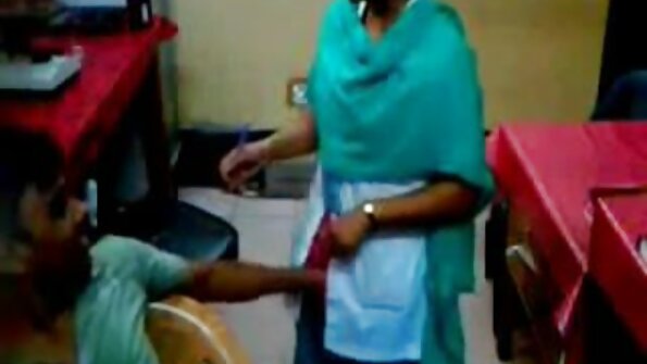 ஹார்லி தனது கழுதையில் ஒரு கடினமான சவாரி செய்கிறார்