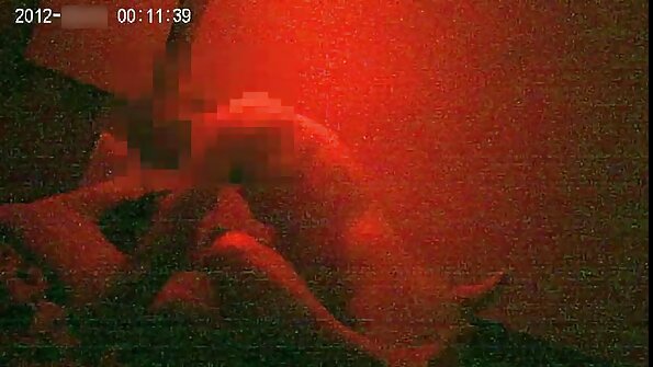 கவர்ச்சியான MILF அபே ப்ரூக்ஸ் ஒரு நிம்ரோட்டை வழிபடுகிறார்